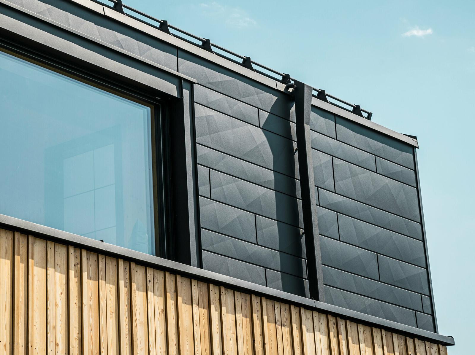 Modernes Gebäude mit hochwertiger Metallfassade – Flaschnerei Wenk Bodenseeregion